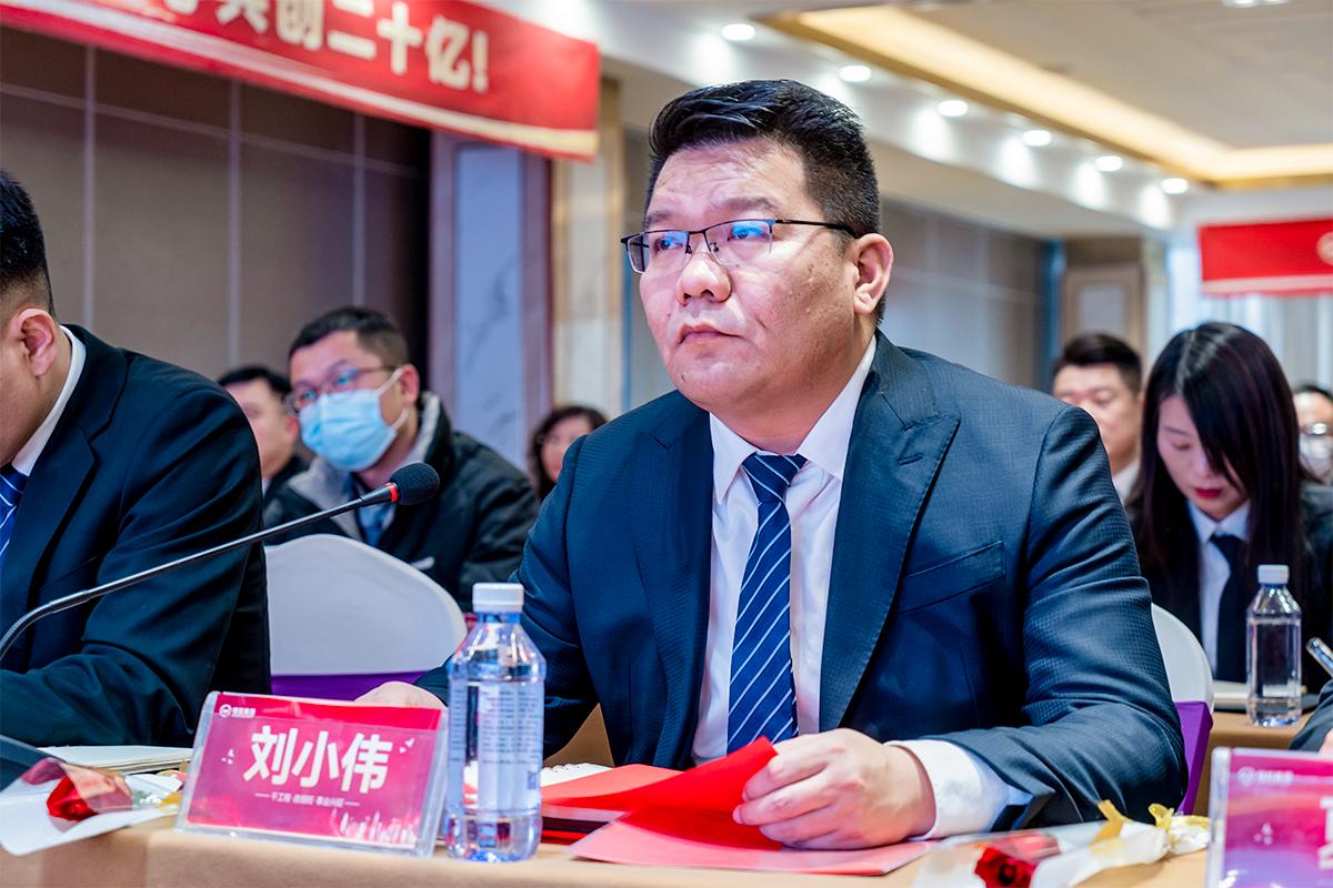 副總經(jing)理劉小偉