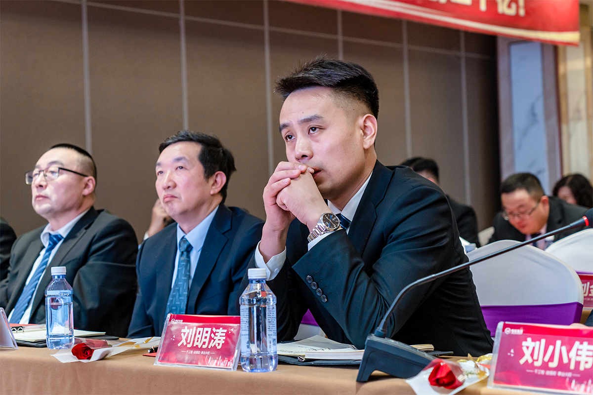 董事(shi)長、總經理劉(liú)明濤