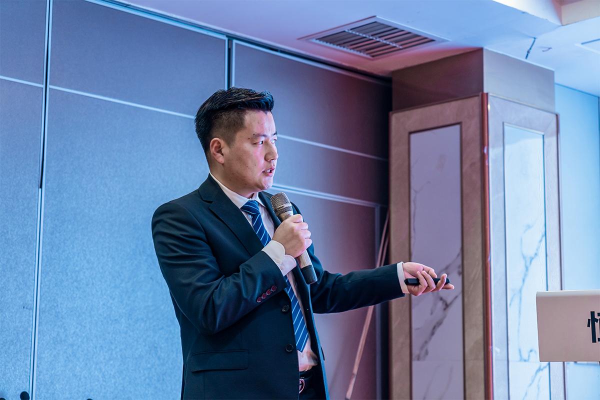 内貿部副(fù)總經理夏威(wei)