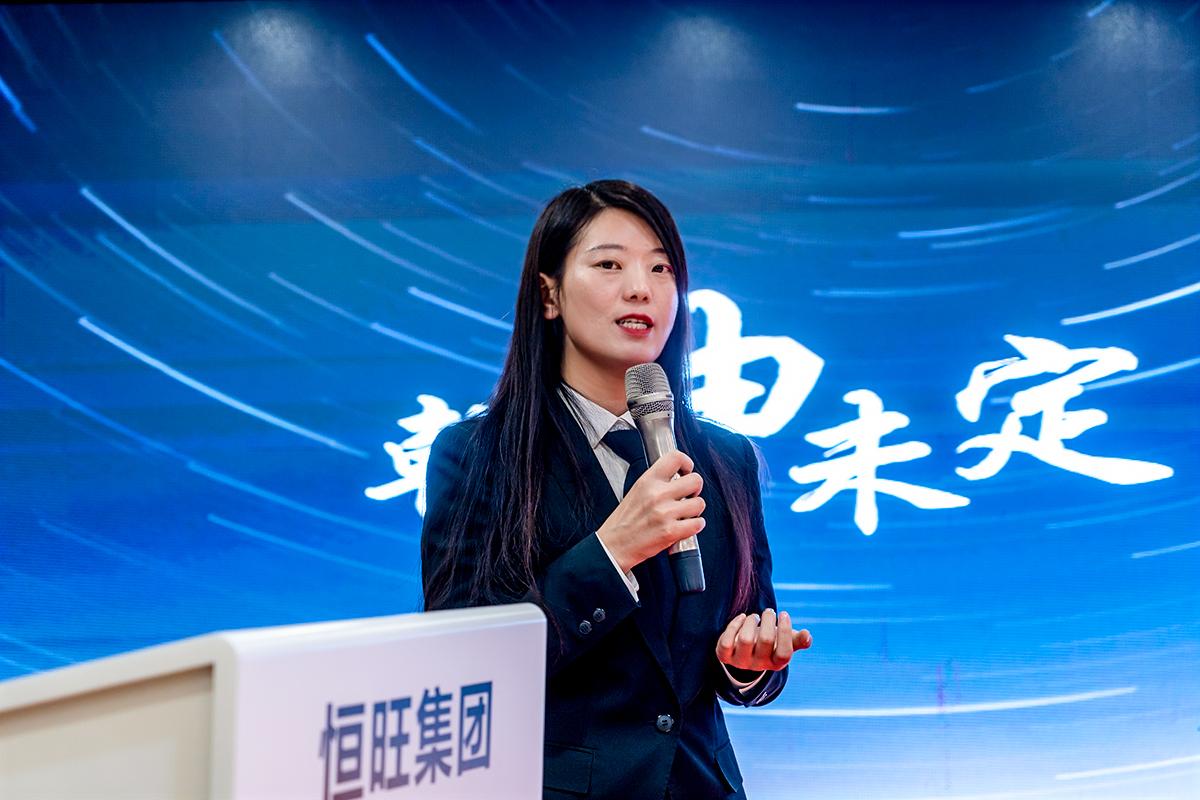 外貿部總經(jing)理助理、鑽樁(zhuāng)部長劉美紅(hong)