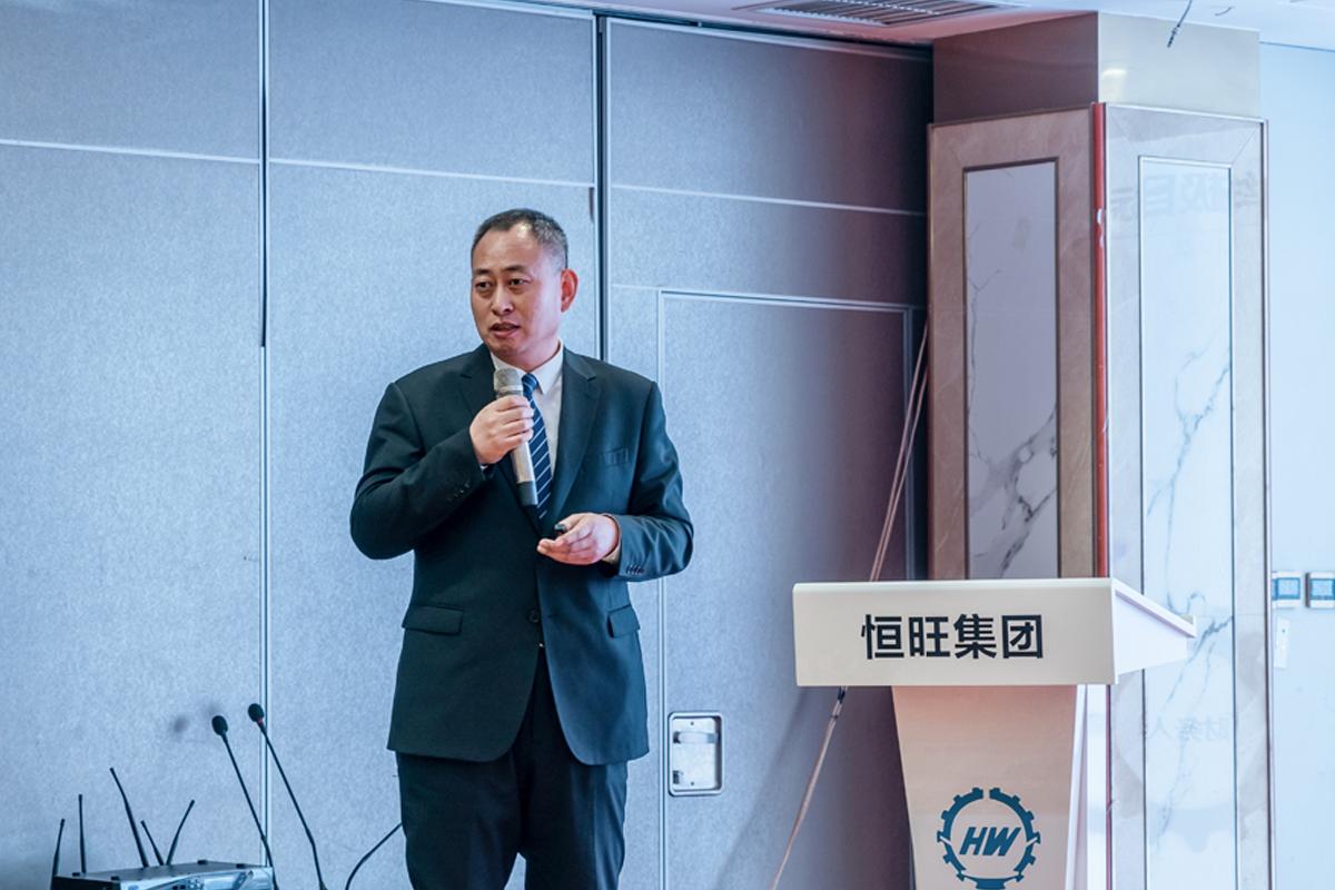 财務中(zhōng)心部長劉江(jiāng)甯