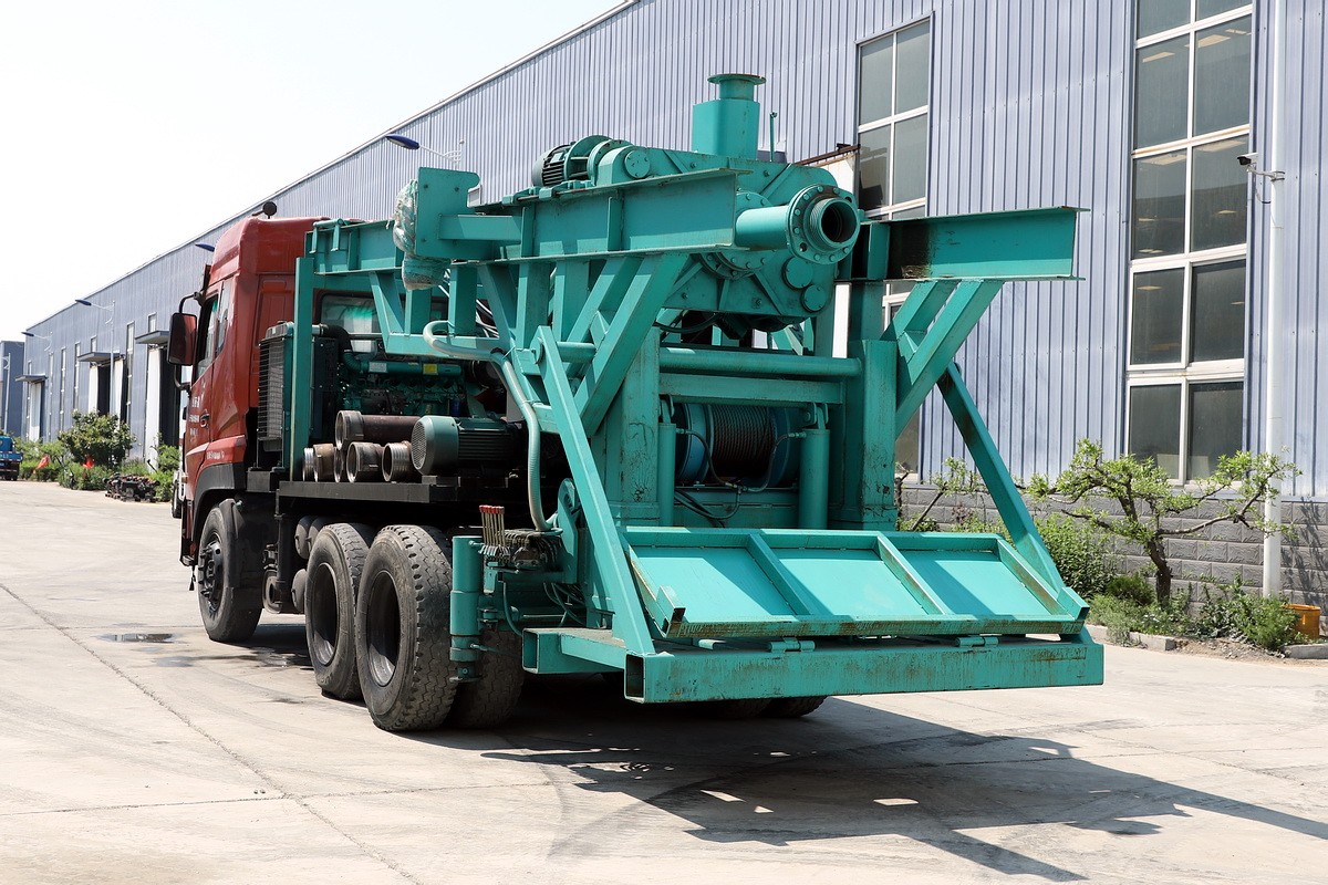 8寸後(hou)八輪汽(qì)車鑽機(ji)